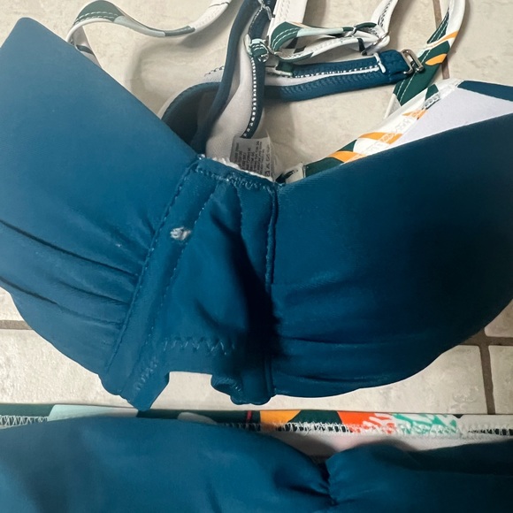 Bikini - Picture 4 of 7